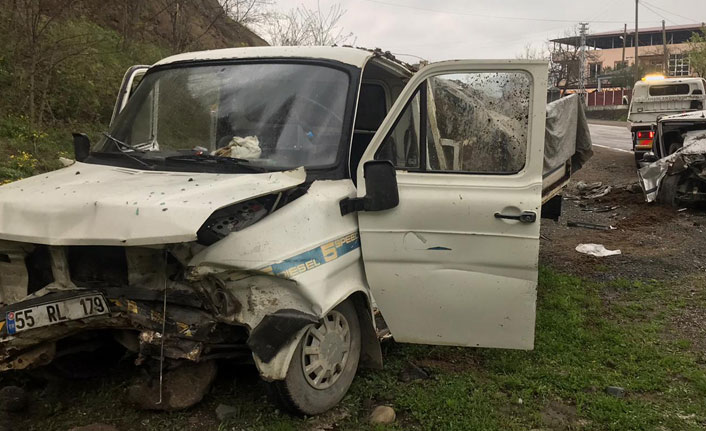 Samsun Ayvacık’ta otomobil ile kamyonet çarpıştı: 3 yaralı