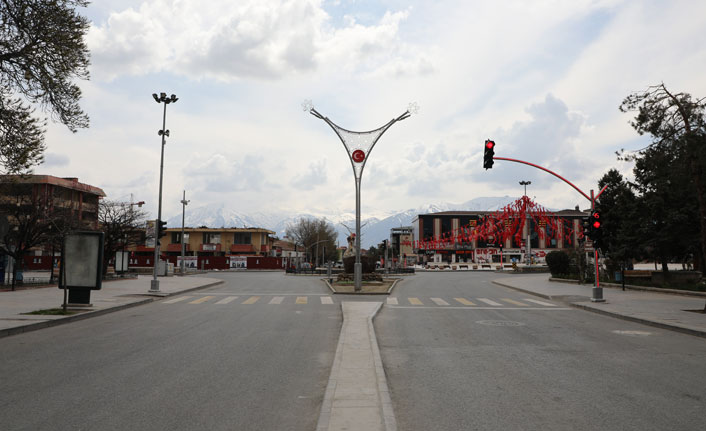 Dörtyol Cumhuriyet Meydanına araç girişine kısıtlama