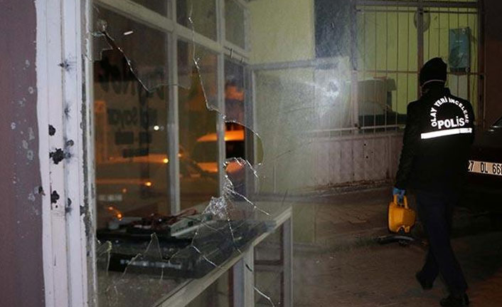 Gece yarısı iş yerine tüfekli saldırı