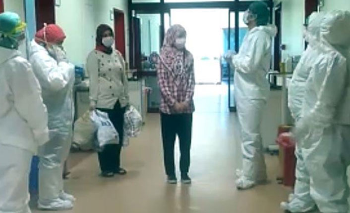 Coronayı yenen 11 yaşındaki çocuk alkışlarla uğurlandı!