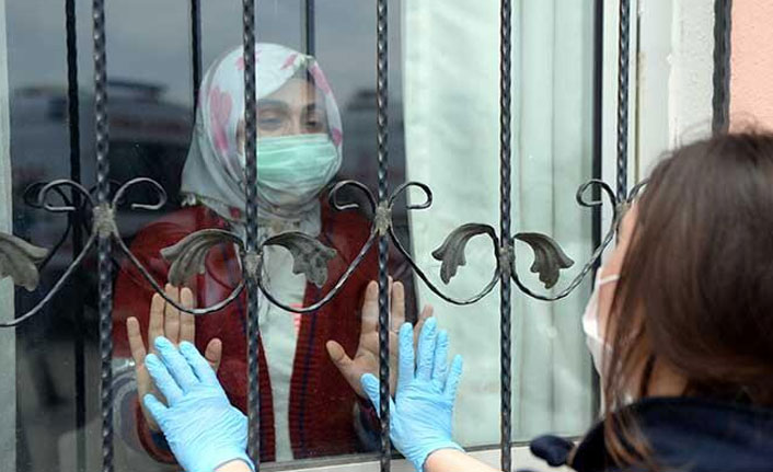 Tedavi gören arkadaşlarını unutmadılar