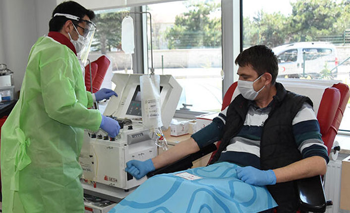 Polis memuru corona virüsü yenip, bağışıda bulundu