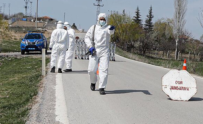 Muhtardan büyük sorumsuzluk! Koronavirüs bütün mahalleye yayıldı