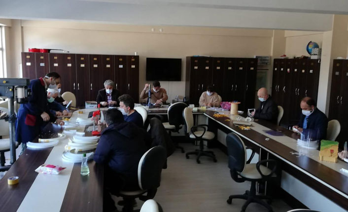 Akçaabat Belediyesi’nden siperlik maske üretimine destek
