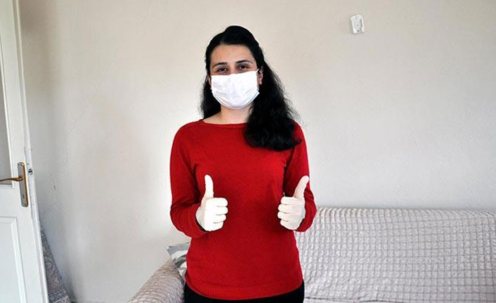 Koronavirüsü yenen hemşire alkışlarla taburcu edildi