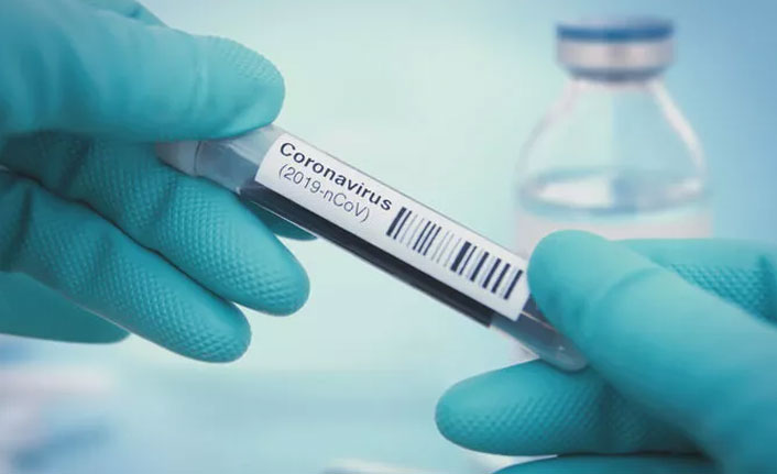 Koronavirüsün ilacını bulduk dedi, kameralar önünde içti