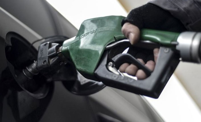 Benzine bu gece 8 kuruş indirim geliyor