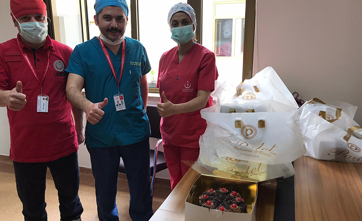 Zorluoğlu'ndan sağlık çalışanlarına 61 pasta sürprizi