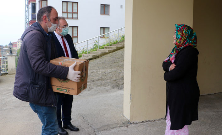Trabzon Vakıflar Bölge Müdürlüğünden 831 aileye gıda yardımı