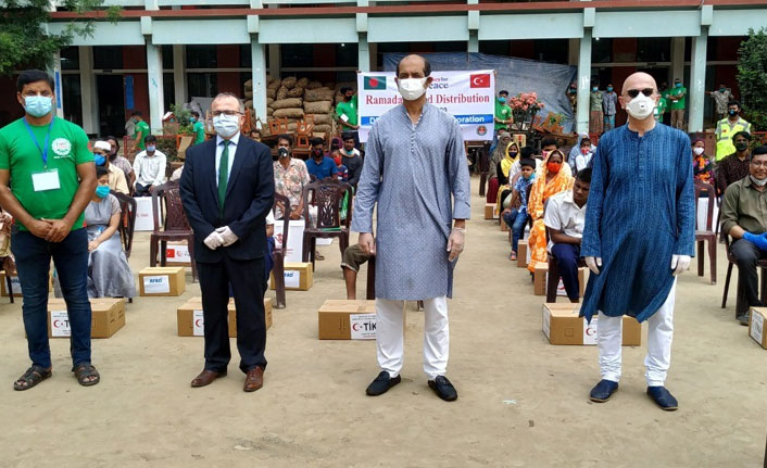 Türkiye’den 3 bin Bangladeşli aileye yardım eli