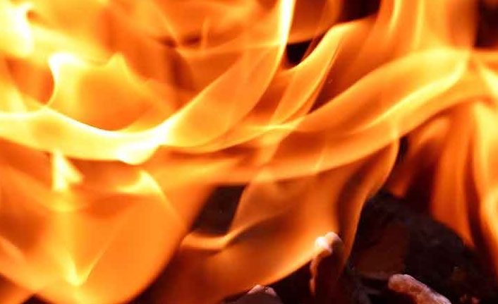 Yaşlı kadın yangında can verdi