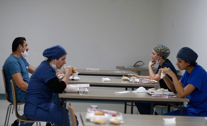 'Şifalı eller' ilk sahurunu hastanede görev başında yaptı