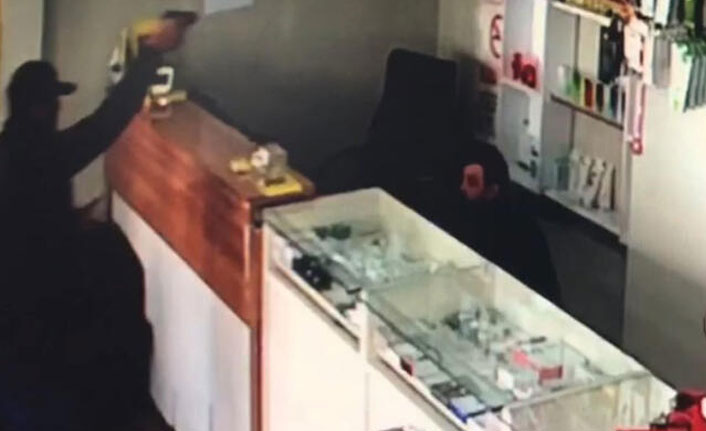 Kameraya yansıyan silahlı soygunun 4 zanlısı yakalandı