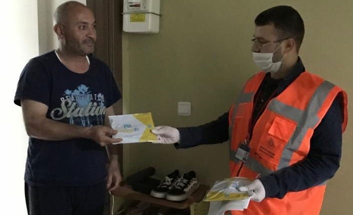 Bingöl’de maske dağıtımı