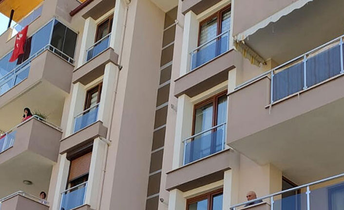 Komşusunu 3 yerinden bıçakladı!