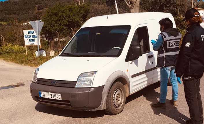 Sokağa çıkan 13 kişiye para cezası