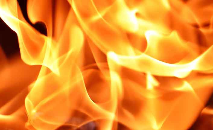 Apartmanda çıkan yangın can aldı