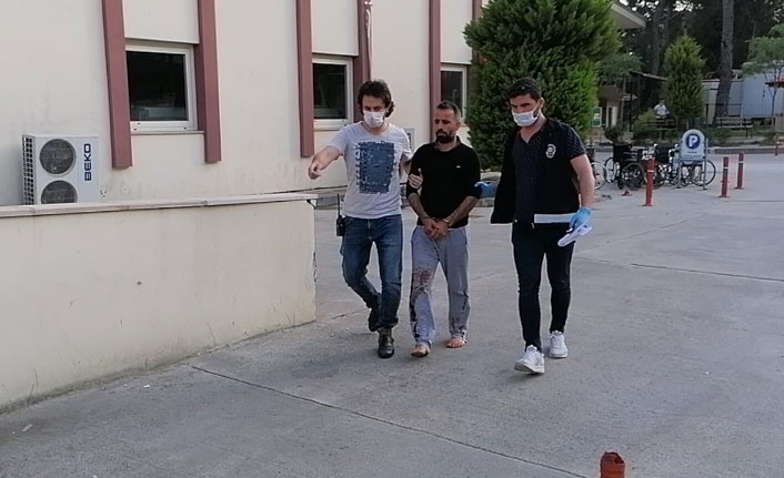 Karısı ve baldızını bıçakladı, polise teslim oldu