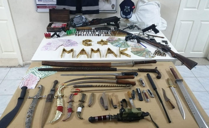 Durdurulan araçtan cephanelik çıktı