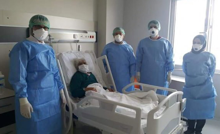 99 yaşında koronayı yenerek taburcu oldu