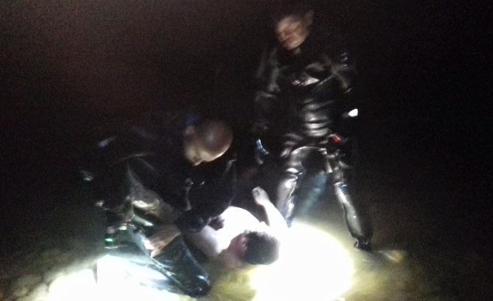 Balık tutmak için girdiği suda boğuldu