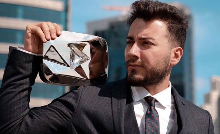 Enes Batur ünvanını kaptırdı