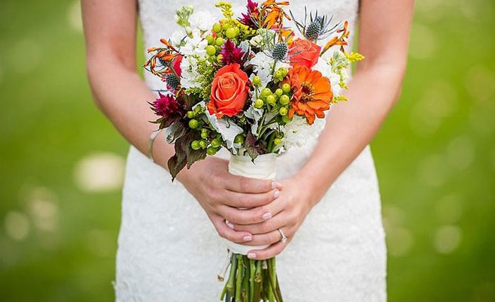 Çiftler düğünlerinden vazgeçmeyip erteliyor