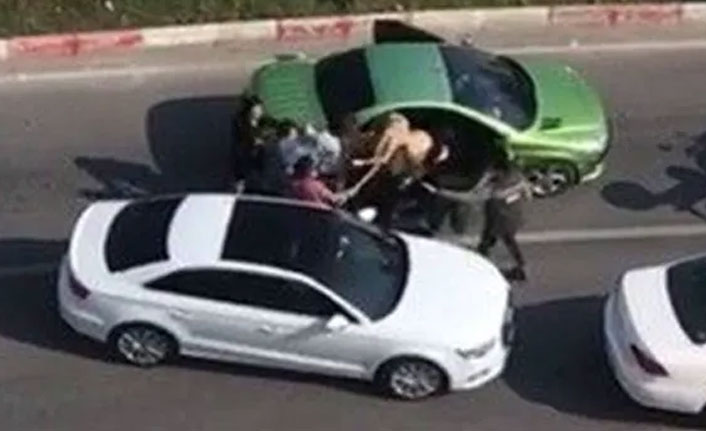 Trafikte tartıştığı kadınlara sopayla saldırdı