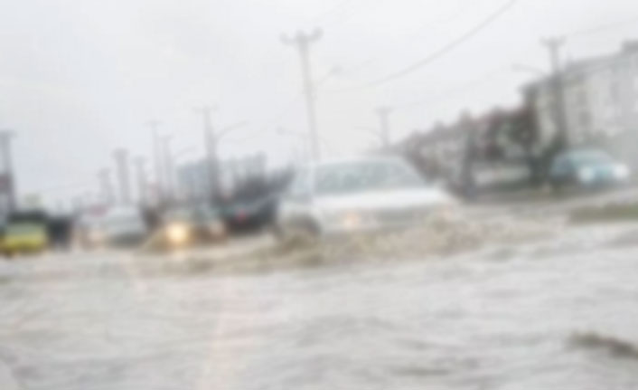 Cadde ve sokaklar göle döndü!