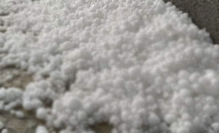 Etkili olan dolu tarım arazilerini vurdu