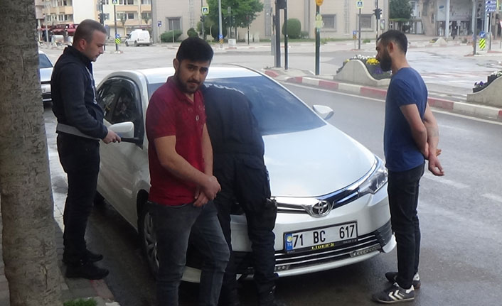 Hava almak için çıktılar...Cezayı yediler