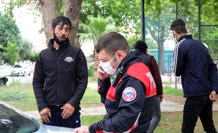 Parkta oturanlara önce uyarı sonra ceza