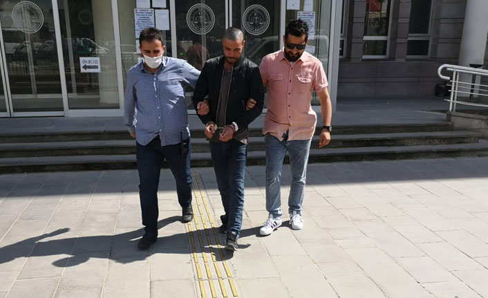 Silah meraklısı hırsız tutuklandı