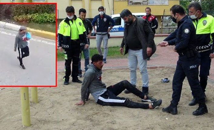 Bebeğini kaçırıp boğazına bıçak dayadı