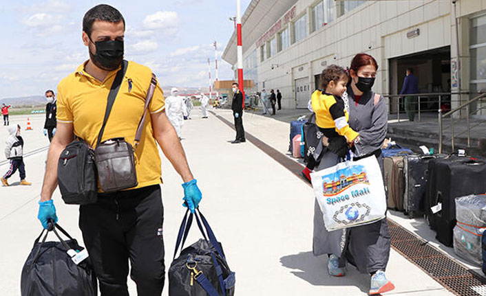 143 Türk vatandaşı, Van'da yurda yerleştirildi