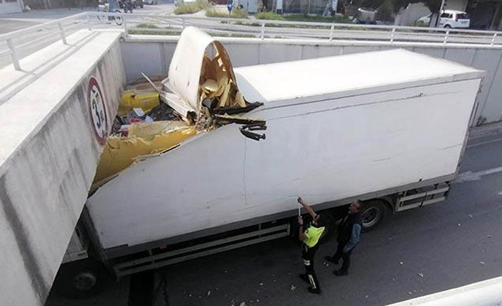 Yüksekliği hesap edemedi, böyle sıkıştı...