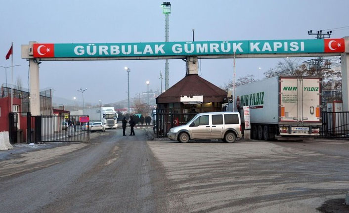 İran'dan Türkiye'ye girmek isteyen tırların sorunu çözüldü