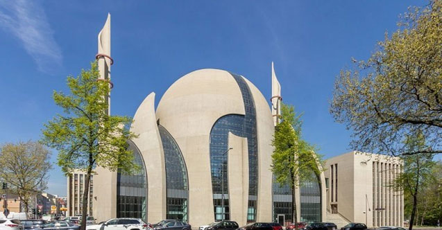 Almanya’da camiler yeniden ibadete açıldı