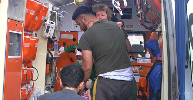 Yanan evde yaşayan 8 kişiyi itfaiye kurtardı