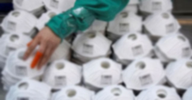 Kapı kapı maske dağıtıyorlar