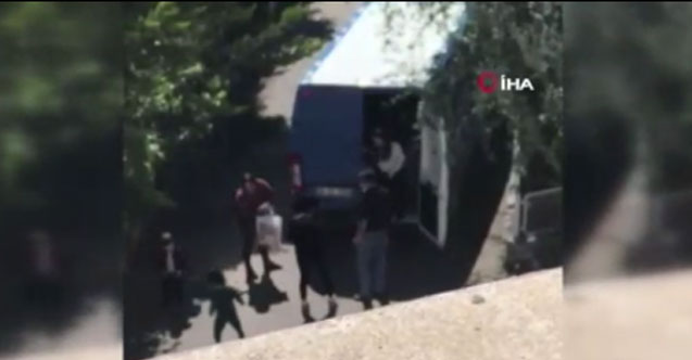 Kargo aracını kullanıp kaçak yolculukla misafirliğe gittiler