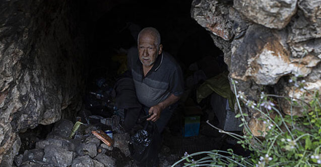 İnsanlardan kaçtı, mağarada yaşıyor!