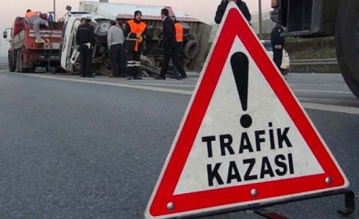 Otomobil tıra arkadan çarptı