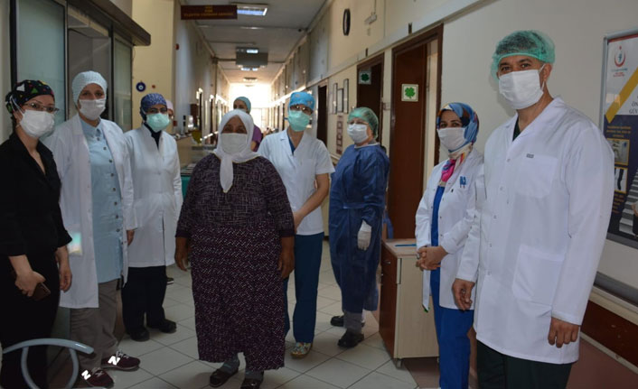 Yaşlı kadın koronayı plazma tedavisiyle yendi