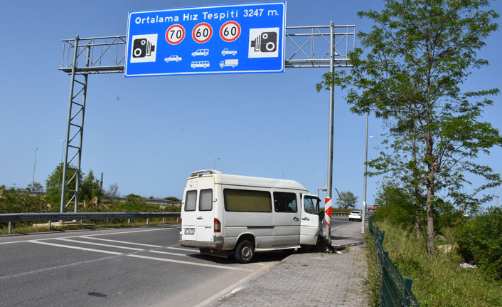 Ordu’da minibüs direğe çarptı: 1 kişi yaralandı