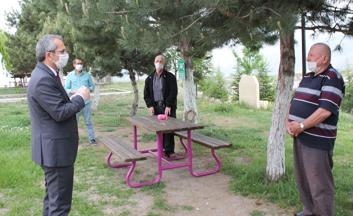 Kaymakamdan karantina altındaki çocuğa bisiklet