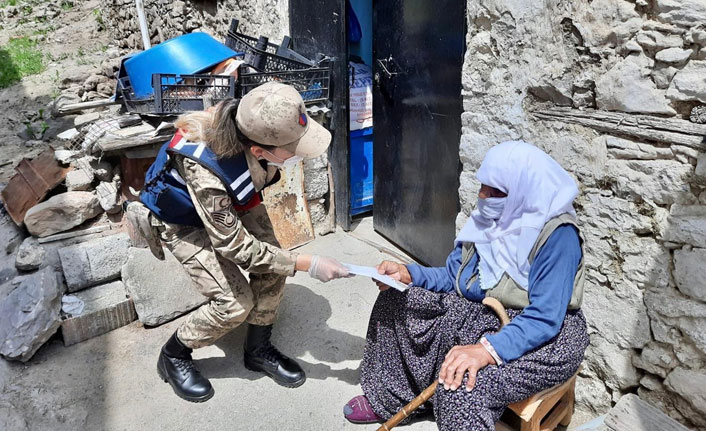 Mehmetçik, 65 yaş üstüne vefa hizmetini sürdürüyor