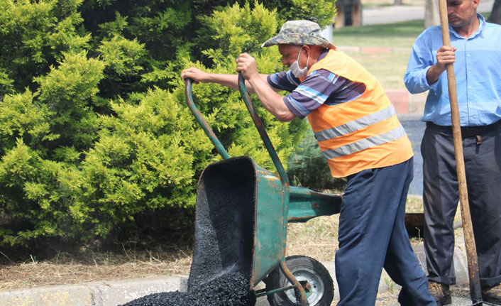 40 derece sıcaklıkta asfalt döküyorlar