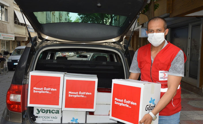 Mesut Özil Türkiye'de bağı yapmayı sürdürüyor