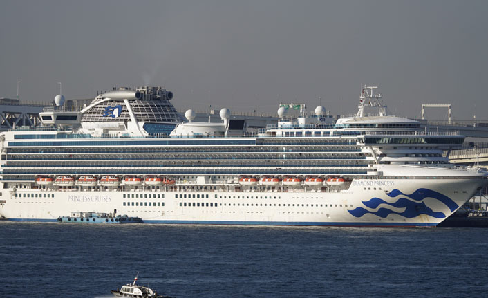 Japonya'daki karantina gemisi ülkeden ayrıldı